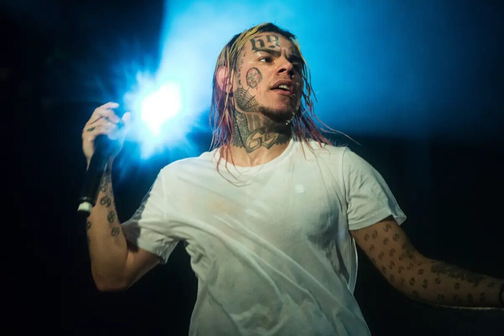 6ix9ine Turns To God After Facing $250K Judgment