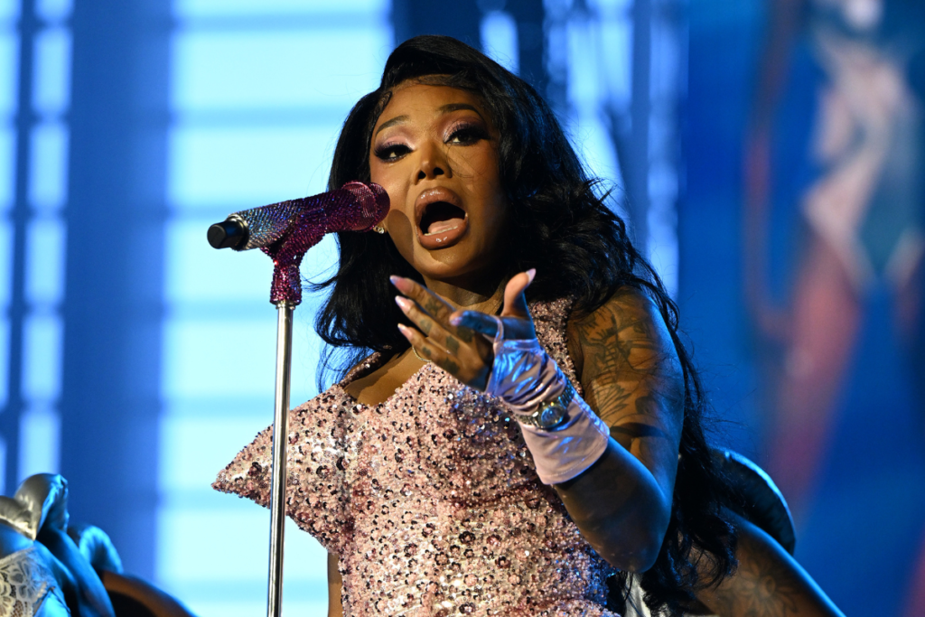 Summer Walker Slams Trolls Over Body Comments After TikTok Clip